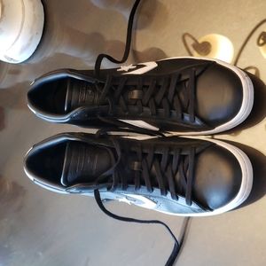 WOMANS Leather Converse Tennis shoe Size US 9